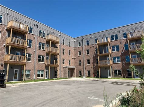 Close to downtown amenities including restaurants, library, and others. . Dubuque apartments